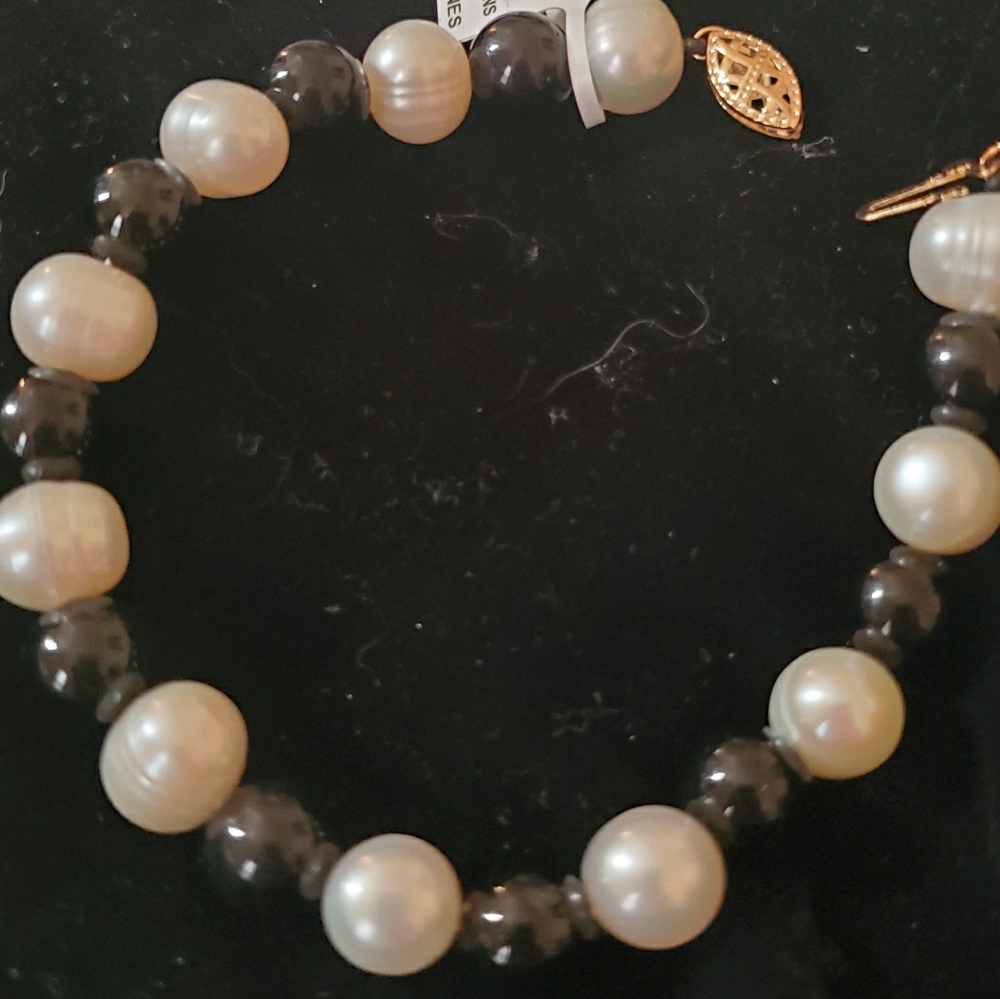 Pearl and Onyx Bracelet